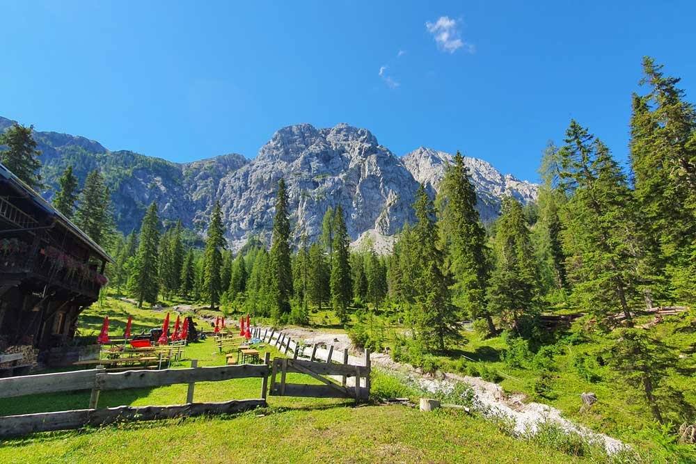 Wanderweg zur Comptonhütte am Reißkofel