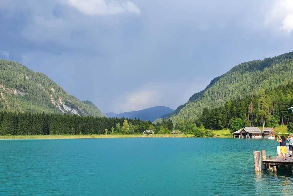 Der smaragdgrüne Weissensee in Kärnten